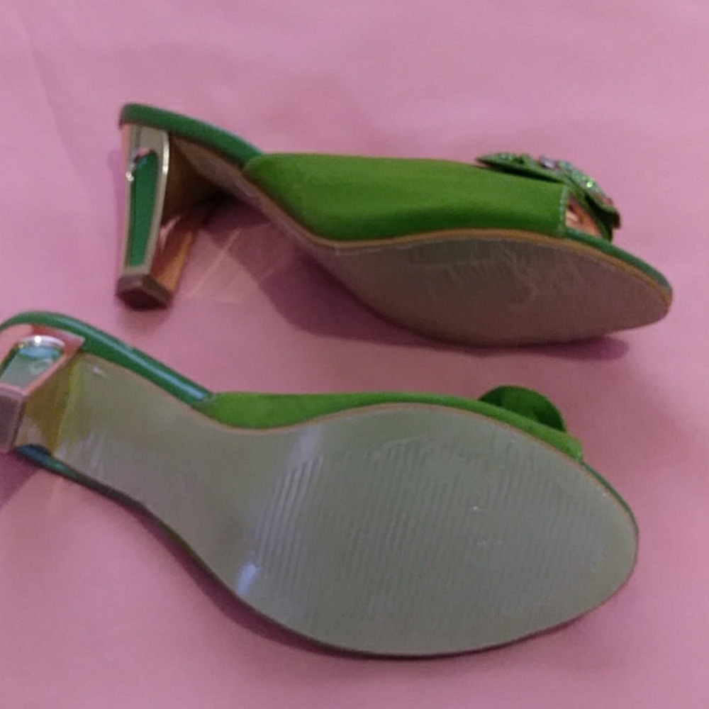 Shoes - Picture 3 of 4